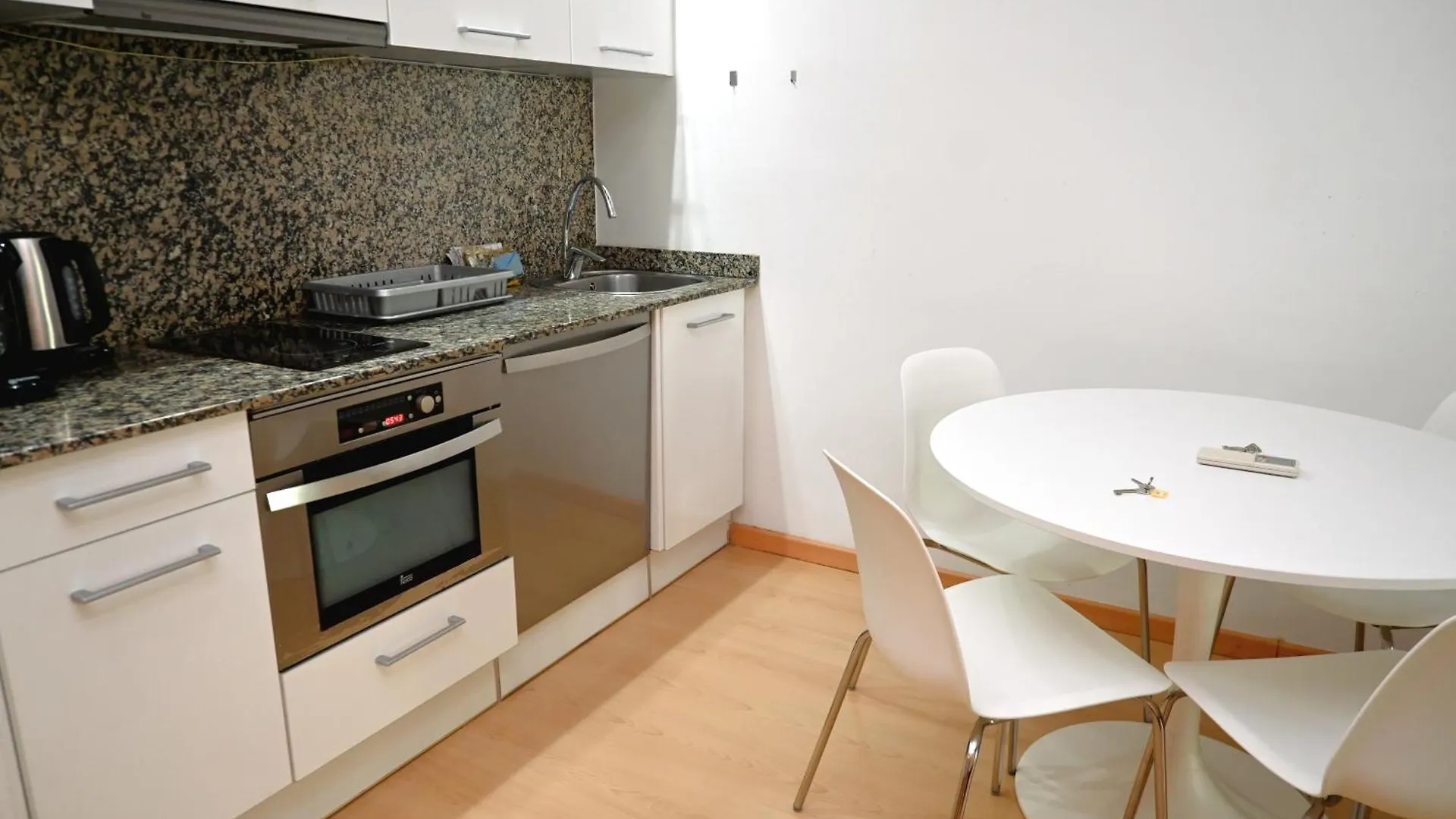 Homenfun Barcelona Hospital Clinic L Apartment